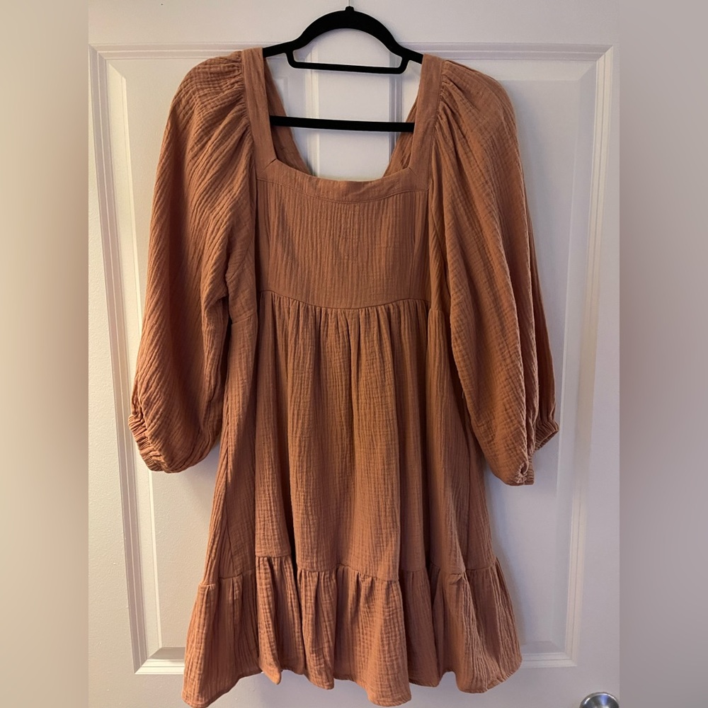 elbow length dress with cute tie back! new with tags!